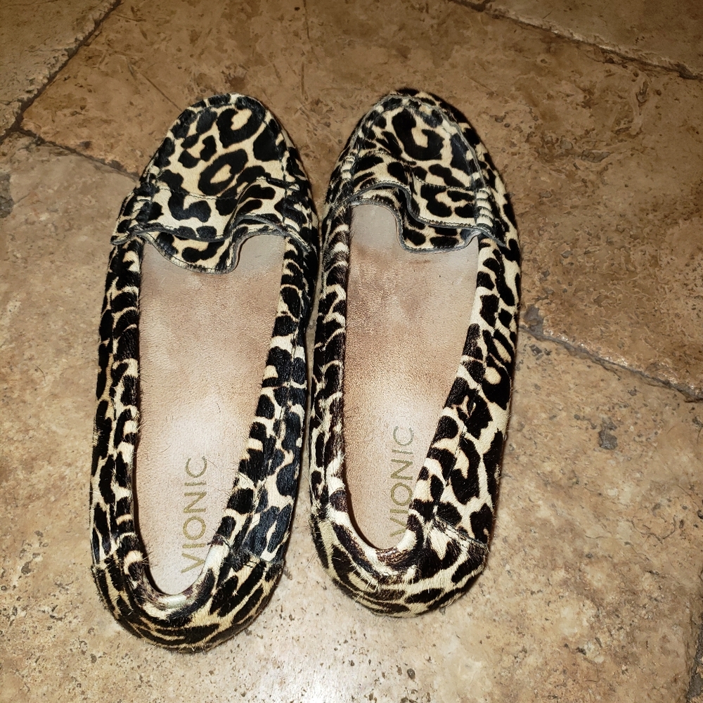 Vionic leopard print shoes